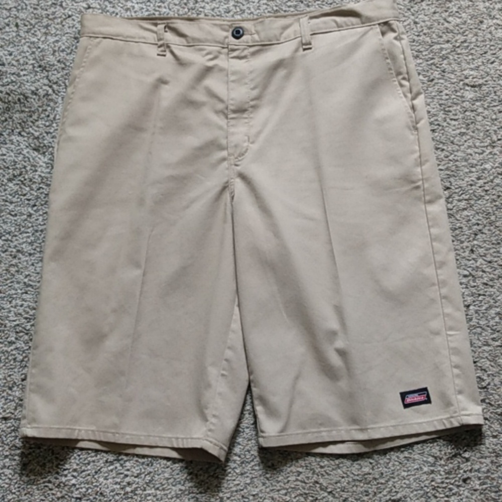Dickies size 38 tan shorts